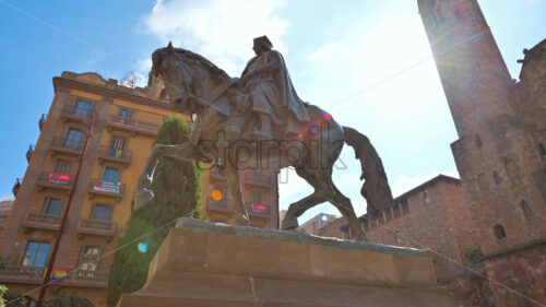 Cinematic close view of the Monument to Ramon Berenguer the Great in Barcelona, Spain. Greenery and old buildings on the background - Starpik