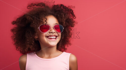 A girl with curly hair and pink glasses - Starpik