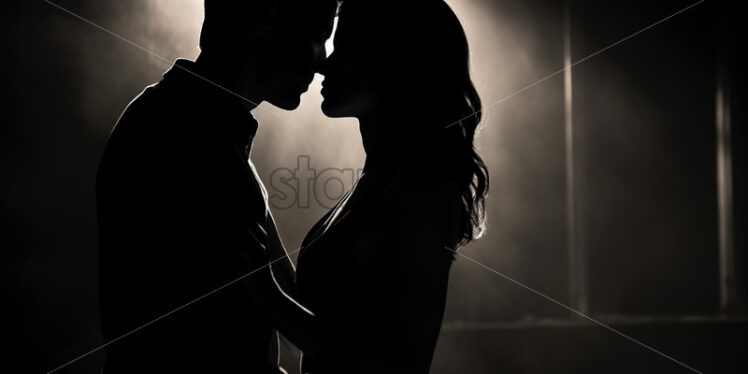 Silhouettes of lovers kissing - Starpik Stock