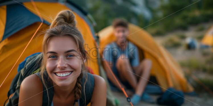 Couple traveling in a camp exploring together - Starpik