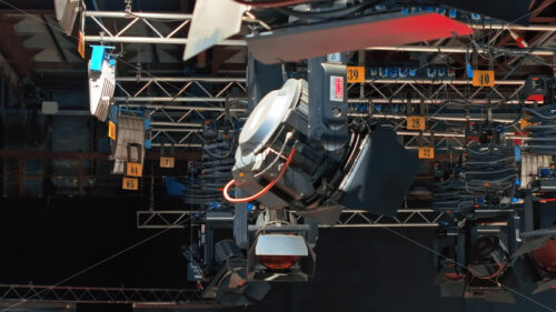 VIDEO Close up of studio lights equipment on the ceiling of a TV set - Starpik