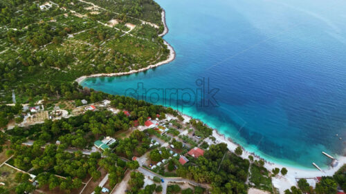 VIDEO Aerial, drone view of buildings on the shore of the Adriatic sea in Croatia - Starpik