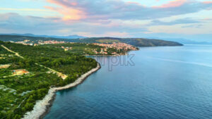 VIDEO Aerial, drone view of buildings on the shore of the Adriatic sea in Croatia - Starpik