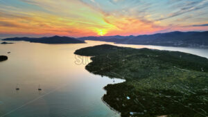 VIDEO Aerial, drone view of land on the shore of the Adriatic sea in Croatia, at sunset - Starpik