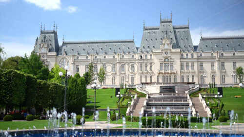 VIDEO Backside view of the Palace of Culture on a sunny day, Iasi, Romania - Starpik