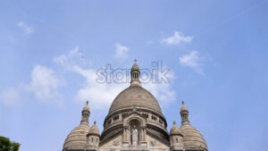 VIDEO Front view of the Basilica of the Sacre-Ceour in Montmartre, Paris, France - Starpik