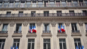 VIDEO Multiple French flags hanging on a building in Paris, France - Starpik