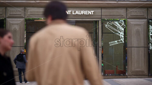 VIDEO Paris, France – June 18, 2024: People passing in front of the Yves Saint Laurent store - Starpik