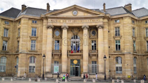VIDEO Paris, France – June 18, 2024: People walking in front of the Paris Law Faculty in the Pantheon-Sorbonne University - Starpik