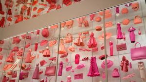 VIDEO Paris, France – June 18, 2024: Pink decorations on the inside walls of the La Galerie Dior - Starpik