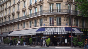 VIDEO Paris, France – June 18, 2024: Street view of the Loup traditional French restaurant - Starpik