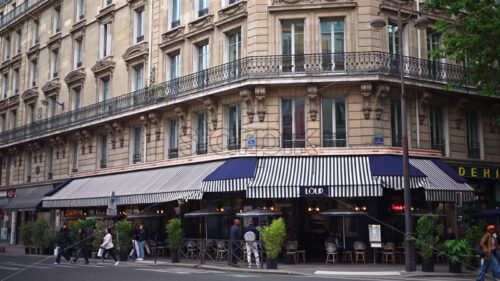 VIDEO Paris, France – June 18, 2024: Street view of the Loup traditional French restaurant - Starpik