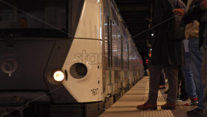 VIDEO Paris, France – June 18, 2024: White train arriving at the underground station Auber - Starpik