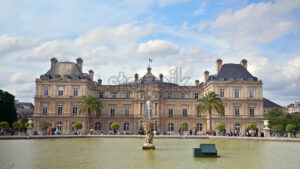 VIDEO Paris, Front view of the Luxembourg Palace Royal residence, Paris, France - Starpik
