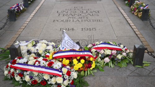 VIDEO The Tomb of the Unknown Soldier under the Arc de Triomphe, Paris, France - Starpik