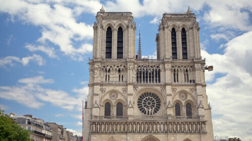 VIDEO The facade of the Cathedrale Notre-Dame de Paris in France with the blue sky on the background - Starpik