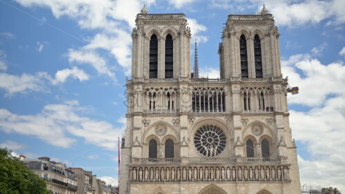 VIDEO The facade of the Cathedrale Notre-Dame de Paris in France with the blue sky on the background - Starpik