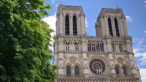 VIDEO The facade of the Cathedrale Notre-Dame de Paris in France with the blue sky on the background - Starpik