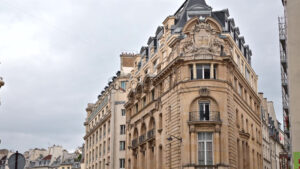 VIDEO The facade of the HauteJ acole de Joaillerie Chambre syndicale in Paris, France - Starpik