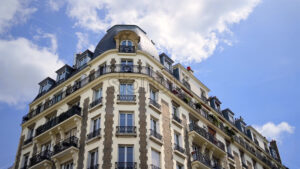 VIDEO View of the Place Marcel-Ayman Apartment building in Paris, France - Starpik