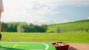 VIDEO Woman in white skirt playing golf on a grass field on a sunny day - Starpik