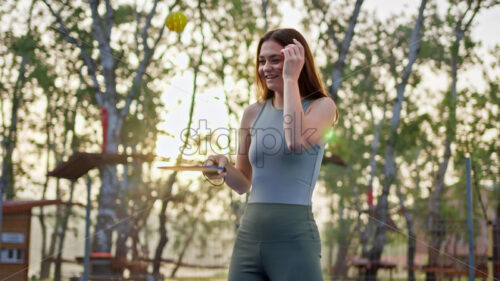 VIDEO Woman playing pickleball on a blue and green court after rain - Starpik