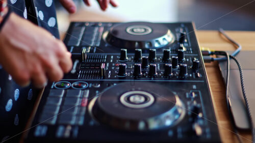 VIDEO Close up of a woman touching the buttons of a DJ controller - Starpik