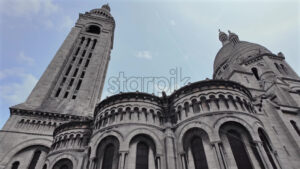 VIDEO Front view of the Basilica of Sacre-Coeur de Montmartre in Montmartre, Paris, France - Starpik