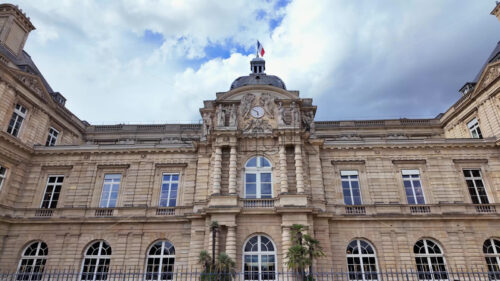 VIDEO Paris, France – June 18, 2024: Front view of the Luxembourg Palace Royal residence - Starpik