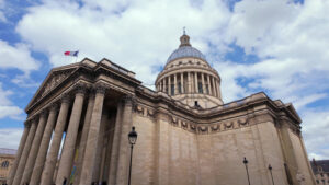 VIDEO Paris, France – June 18, 2024: Side view of the Pantheon in the Latin Quarter with the blue sky on the background - Starpik