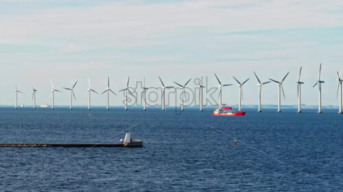 VIDEO – Aerial drone view of the Middelgrunden wind farm outside Copenhagen, Denmark - Starpik