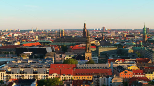 VIDEO – Aerial drone view of the city centre of Copenhagen, Denmark at sunset - Starpik