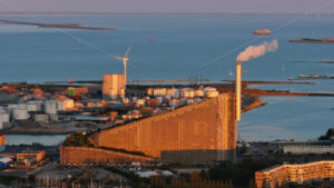 VIDEO Aerial drone view of Amager Bakke in Amager, Copenhagen Denmark - Starpik