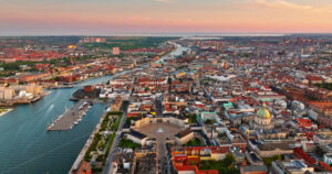 VIDEO Aerial drone view of Amalienborg Palace, Frederik’s Church and the city centre of Copenhagen, Denmark - Starpik