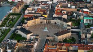 VIDEO Aerial drone view of Amalienborg Palace in the city centre of Copenhagen, Denmark - Starpik