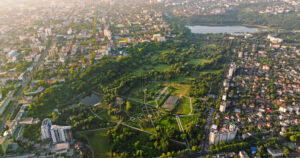 VIDEO Aerial drone view of Chisinau, Moldova at sunrise - Starpik