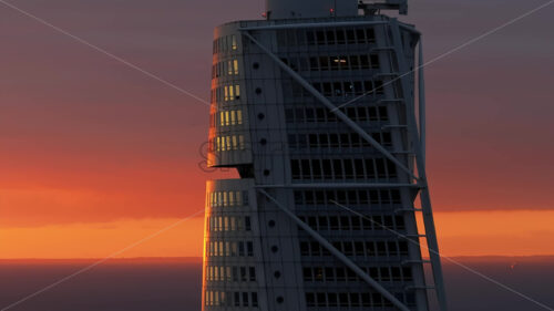 VIDEO Aerial drone view of Turning Torso residential skyscraper in Malmo, Sweden at sunset - Starpik