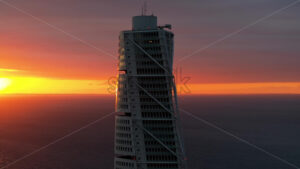 VIDEO Aerial drone view of Turning Torso residential skyscraper in Malmo, Sweden at sunset - Starpik