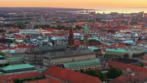 VIDEO Aerial drone view of the Christiansborg Palace on the islet of Slotsholmen in central Copenhagen, Denmark at sunset - Starpik