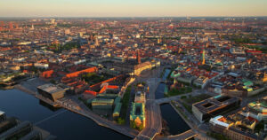 VIDEO Aerial drone view of the Christiansborg Palace on the islet of Slotsholmen in central Copenhagen, Denmark at sunset - Starpik