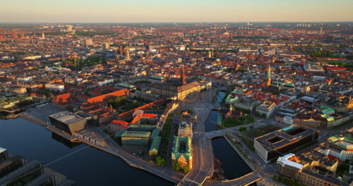 VIDEO Aerial drone view of the Christiansborg Palace on the islet of Slotsholmen in central Copenhagen, Denmark at sunset - Starpik