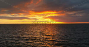 VIDEO Aerial drone view of the North sea in Denmark at sunset - Starpik