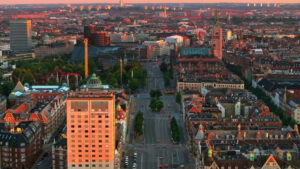 VIDEO Aerial drone view of the city centre of Copenhagen, Denmark at sunset - Starpik