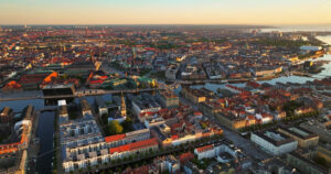 VIDEO Aerial drone view of the city centre of Copenhagen, Denmark at sunset - Starpik