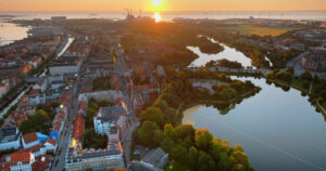 VIDEO Aerial drone view of the city centre of Copenhagen, Denmark at sunset - Starpik