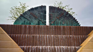 VIDEO Artificial waterfall in Amaliehaven park, Copenhagen, Denmark - Starpik