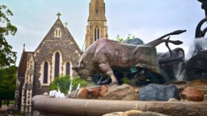 VIDEO Close up of the Gefion Fountain in front of St Alban’s Church in Copenhagen, Denmark - Starpik