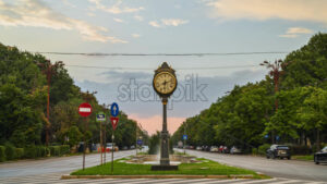 VIDEO Time lapse of cars moving on the streets of Bucharest, Romania - Starpik