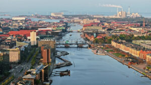 Video Aerial drone view of Borsen historical place in Copenhagen, Denmark - Starpik