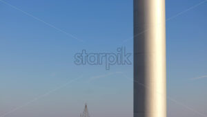 Video Aerial drone view of CopenHill artificial ski slope on the roof of an energy plant - Starpik